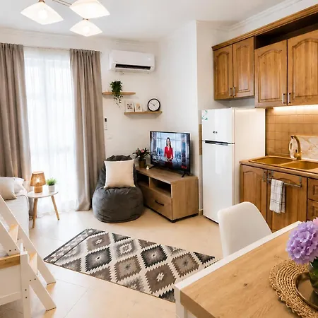 Apartman Compact With Sunset View - Sleeps 3 Tirana