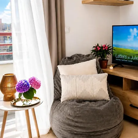 Apartman Compact With Sunset View - Sleeps 3 *