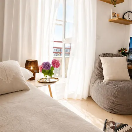 Compact With Sunset View - Sleeps 3 *
